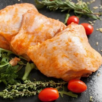 Мясо бедра птицы в венгерском маринаде охлажденное